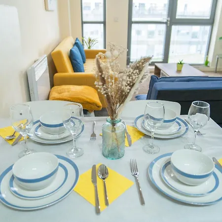 Apartament In Our Stylish Flat! & Secure Building & Sleeps Up To 4 Birmingham