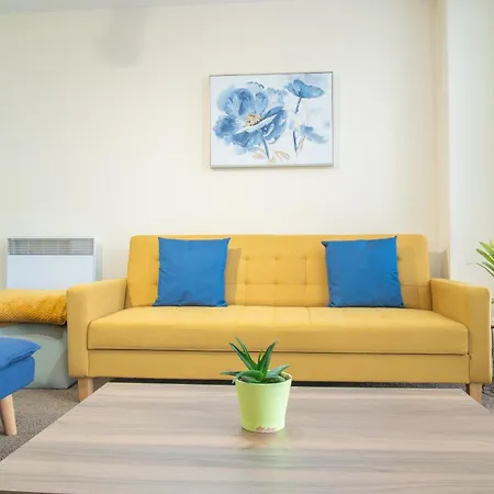 Apartament In Our Stylish Flat! & Secure Building & Sleeps Up To 4
