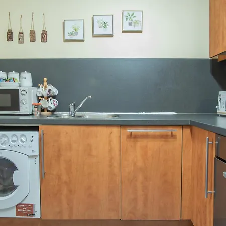 Apartament In Our Stylish Flat! & Secure Building & Sleeps Up To 4 Birmingham