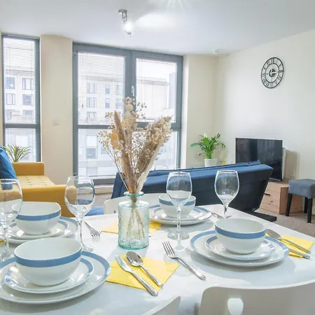 In Our Stylish Flat! & Secure Building & Sleeps Up To 4 * Birmingham